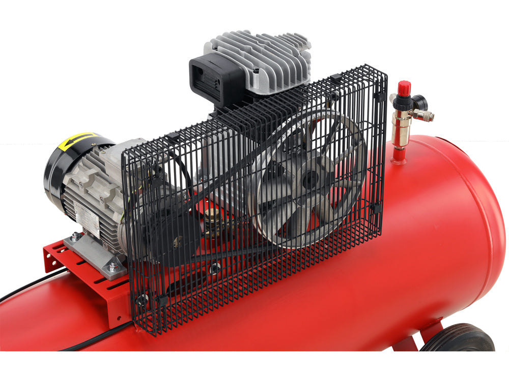 Reimdreven Oljesmurt Kompressor 400V 200L 3.0HP – Kraftig og Pålitelig for Profesjonell Bruk